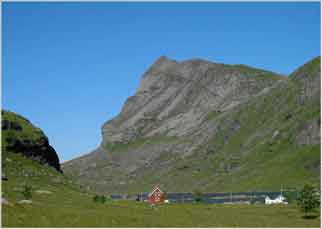Helvetestinden fm Vindstad * Lofoten Islands * 3680 x 2760 * (3.1MB)